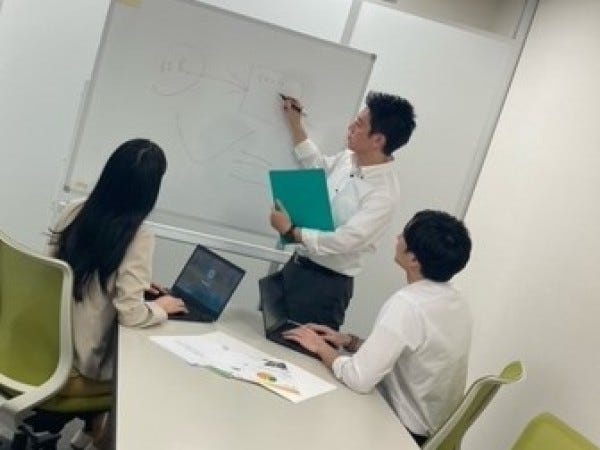 研修はITの基盤であるインフラについて学んでいただきます。環境の知識を学ぶことで仕事の幅は広がります。