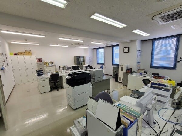 事務所内の全景です。