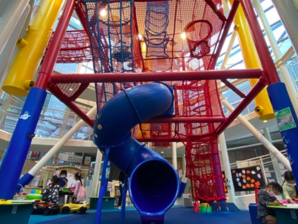 グロースリンクかちどきのシンボルである大きな滑り台！！