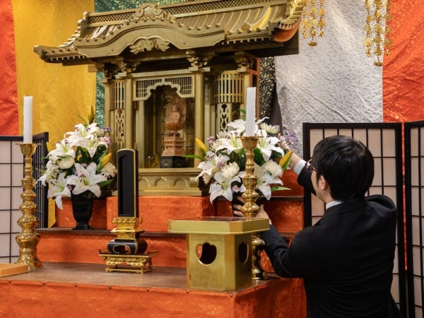 残業は月1～5時間程度。シフト制なので平日休みも可能。