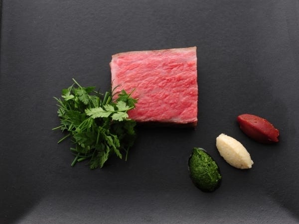 ホールスタッフ（資格不問・経験者優遇）