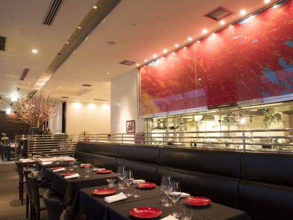 ホールスタッフ（資格不問・経験者優遇）