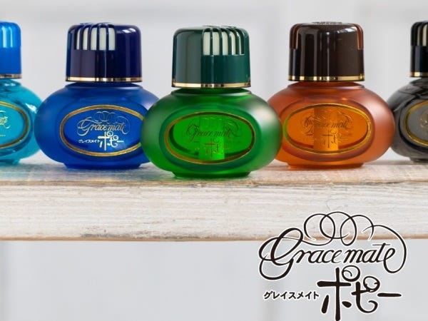 「くるまにポピー♪」１９７８年 ６月発売され長年愛されるロングセラーの自動車用液体芳香剤です。現在も幅広く愛用していただいております。