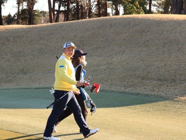 年齢層も幅広く在籍しております。プロゴルファーを目指したい。レッスンプロになりたい。キャディをしている方は様々な目標をもってる方もいます！