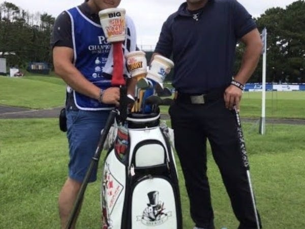 試合の帯同キャディのお仕事もあります。プロの試合をまじかで見ながらのキャディは楽しいです♪