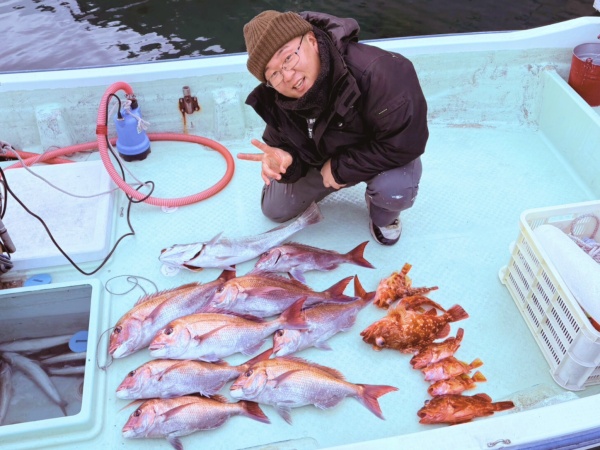 福利厚生の一環として、小型の遊漁船を社員に貸し出しています。仕事終わりや休日に沖に出て釣りを楽しめます。