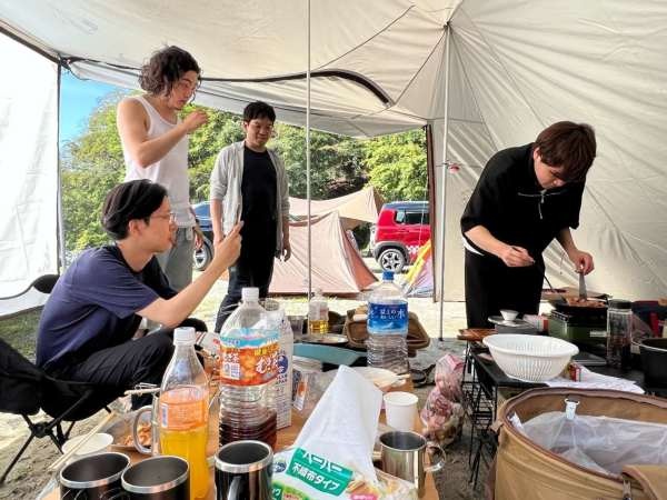 こちらはキャンプに行った時の写真です。キャンプブームに乗じてキャンプ好きが増えています。