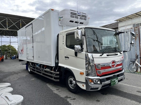 ピカピカの相棒にのって一緒に頑張ってみませんか？トラックも最新装備でお待ちしております。