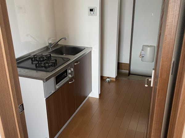 社宅の内装。家具家電はありませんが、バストイレ別、エアコン、ウォシュレット等完備です。