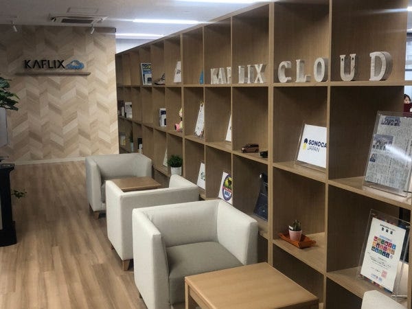 おしゃれなオフィスをきれいに保つこと、そして、社員用ドリンク&お菓子の注文・補充も大事なお仕事の一つとしてお任せします。