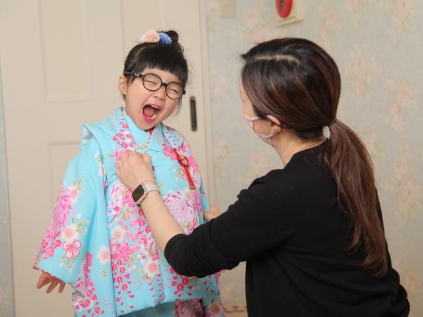 スタジオ内でお支度後に撮影します。衣裳・美容・撮影までアンジェリークで完結できます。