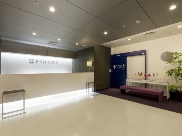 ホテルのフロントスタッフ（交通費支給あり・未経験歓迎）