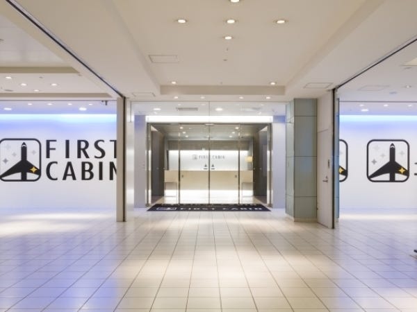 ホテルのフロントスタッフ（交通費支給あり・未経験歓迎）