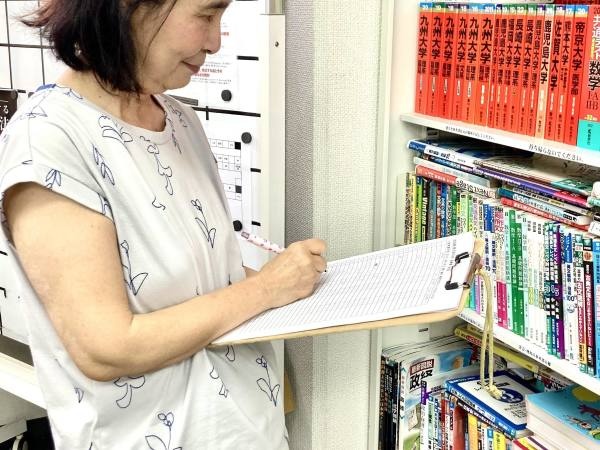 校舎にある参考書の管理などもお願いしております。