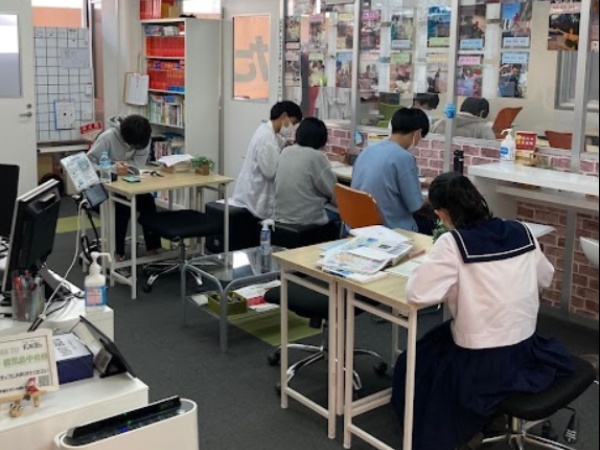 生徒に囲まれた校舎で業務をしていただけます！