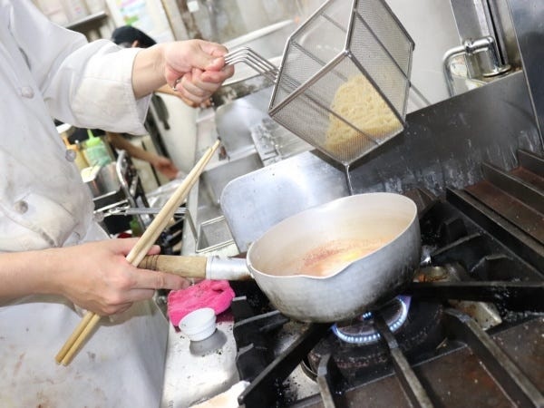 熱い商品、温かいサービス、そして暖かい空間、パスタを通じて皆様の美味しい笑顔が見たくて私たちは、一皿一皿心を込めて仕上げています