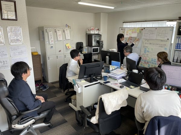 30代のメンバーを中心に、活発に意見が飛び交う風通しの良い社風です。