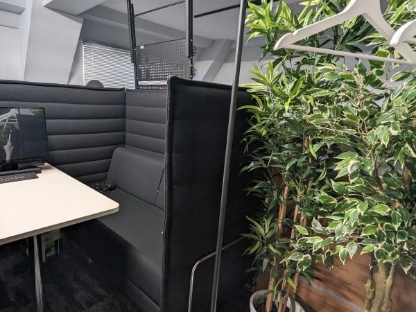 ワーキングスペースやミーティングスペースも完備♪