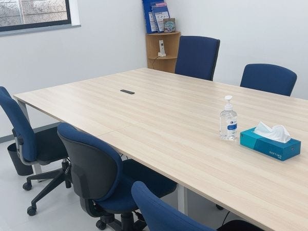 お仕事スペースです。こちらで利用者さんのサポートをしていただきながら一緒にお仕事をしていただきます。