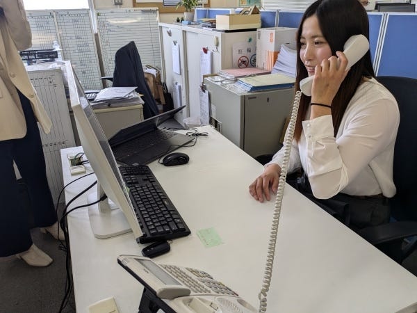 チームで助け合いながら働ける、風通しのよい職場です☆彡ちょっとした雑談や相談もしやすく、みんなで協力して日々の業務を進めています。