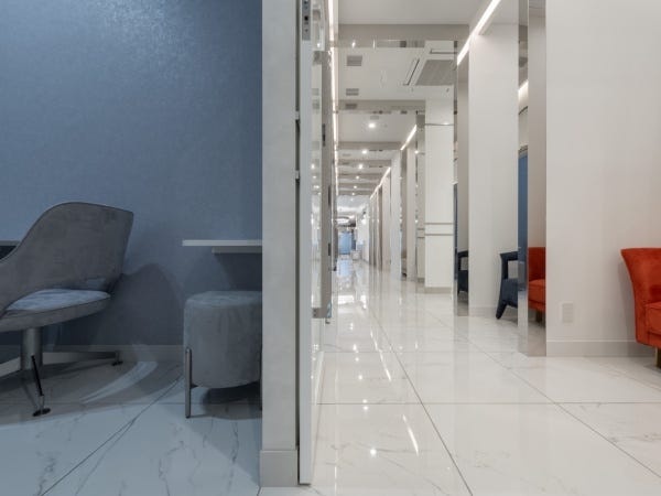 しっかりとお客様と向き合っていただけるよう、カウンセリングルームは全て個室です。