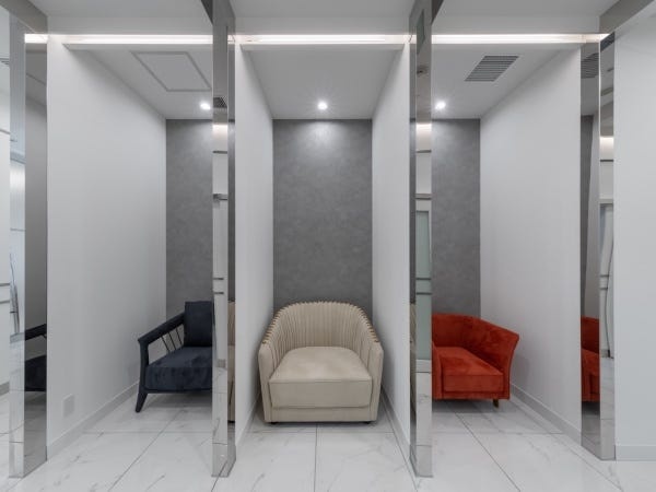 待合室とは別に、ソファをご用意しております。