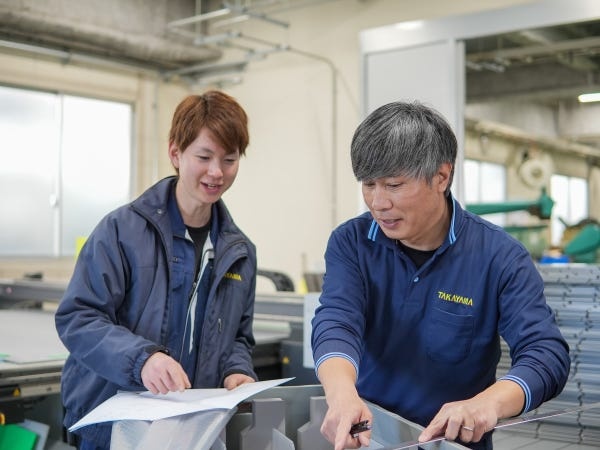 部門間の壁は一切なく、生産課や他の課と協力し、製品を作り上げていきます。