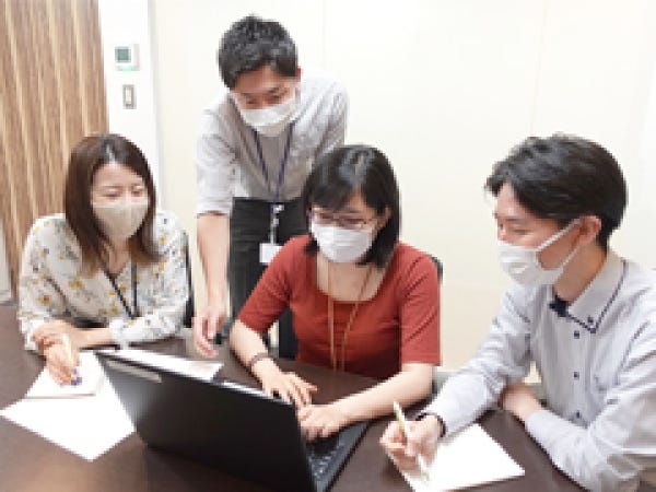 組織でお客さまに貢献していくという「理念」に共感した仲間が、一丸となり、組織および自己の成長を目指しています。