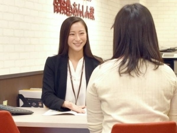 特定の保険会社の商品を販売するのではなく、複数社の保険商品の中から、本当にお客さまに合ったプランを考え総合的にご提案しています。