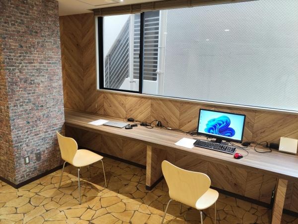 フリースペースでワイワイ楽しく働けます