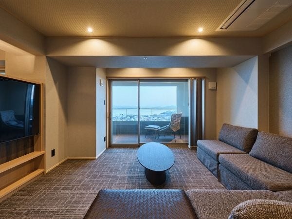 フロントスタッフ・案内業務（未経験者歓迎）