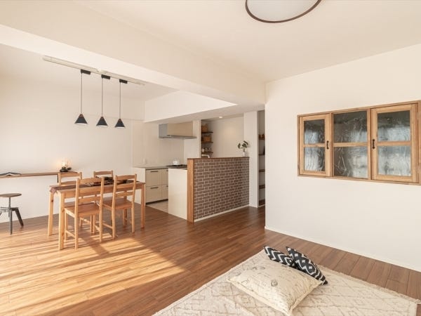 このような家のリノベーションや新築、住宅販売を扱っている会社です。