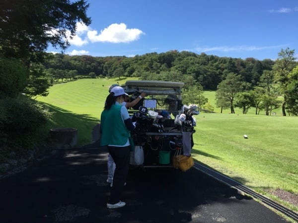 キャディー・ゴルフ練習も出来ちゃうキャディー