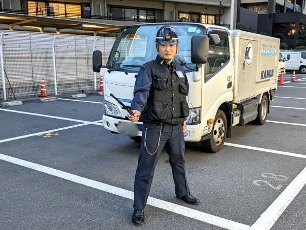 お客様先である店舗から現金などを集金してくれるドライバー。彼らから受け取った現金は、キャッシュオペレーターのもとへ。