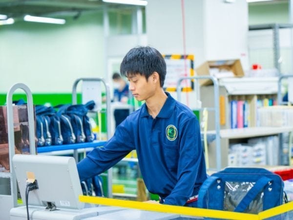 集金用バッグの用意など、ドライバーによる集金や釣銭のお届け作業がスムーズに進むよう、アシストするのも大事な仕事です。