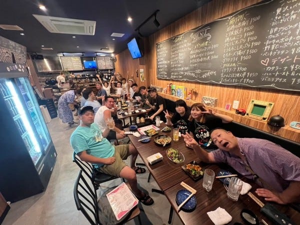 20代～30代を中心に、社員・アルバイト問わず仲が良くコミュニケーションが活発な職場！です。