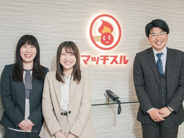 東京オフィス4名、大阪オフィス5名、福岡オフィス4名の営業スタッフが活躍中！全員20代で、若さと活気を持って日々業務に取り組んでいます！