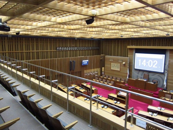 議会場の音響、映像設備