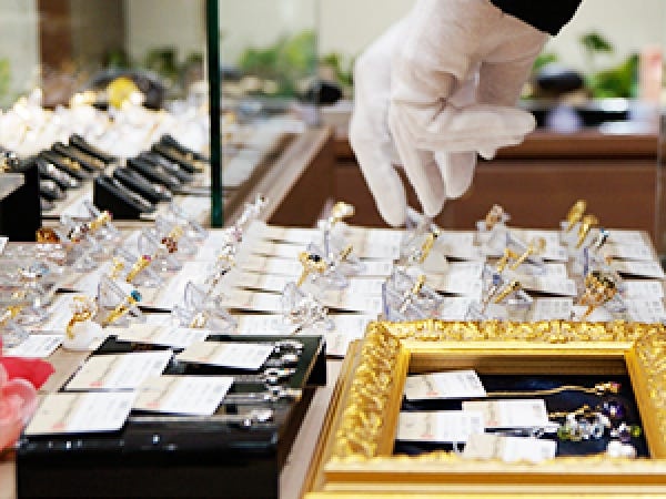 買取り販売・正社員・ジュエリー（未経験OK・基本的なPCスキル）