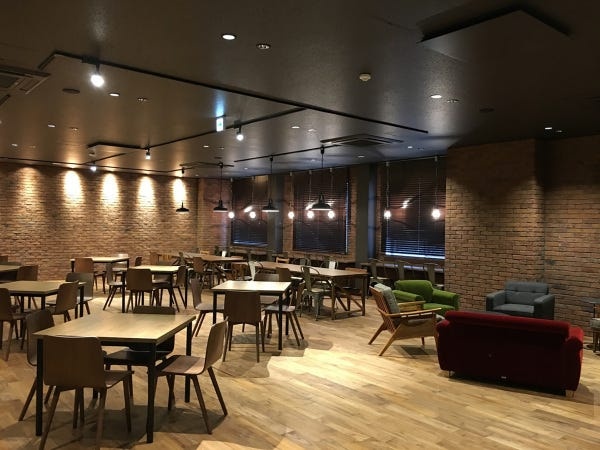 センター内には休憩時間にリラックスできる休憩室を完備。広々とした空間で、ゆっくり過ごしていただけます。