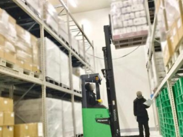 入荷から保管、流通加工、出荷までを一貫して行っています。