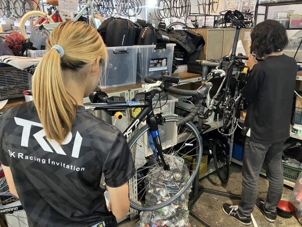 お客様からお預かりした自転車のメンテナンスも行います。