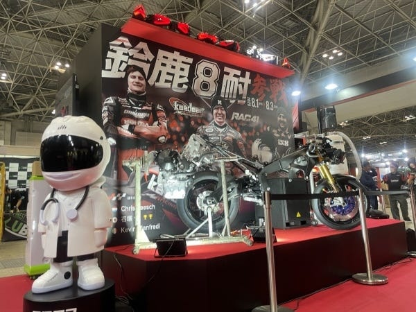 モーターサイクルショーにてチームバイクの展示