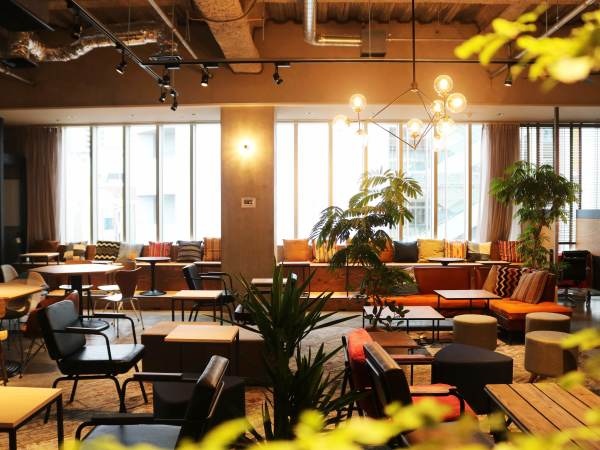 コミュニティマネージャー・おしゃれなコワーキングオフィスのコミュニティマネージャー・受付（ダブルワークOK）