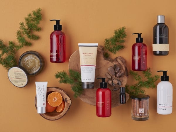 タイ生まれのナチュラルスキンケアブランド。厳選した植物由来成分や精油を生かし、上質で信頼性のあるプロダクトを開発しています。