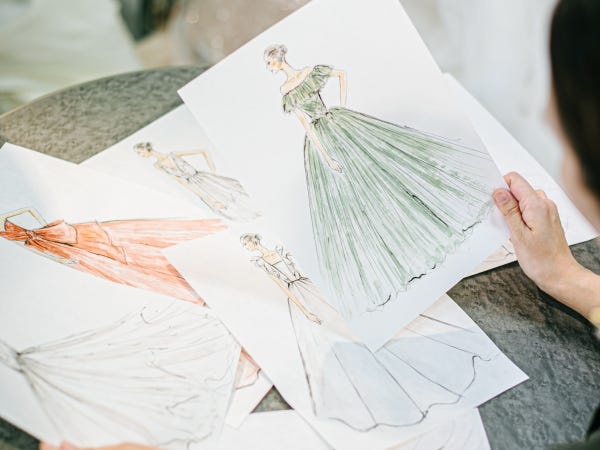 幼い頃、ドレスのデザイナーに憧れたことはありませんか。夢に近づく一歩をぜひ踏み出してください。