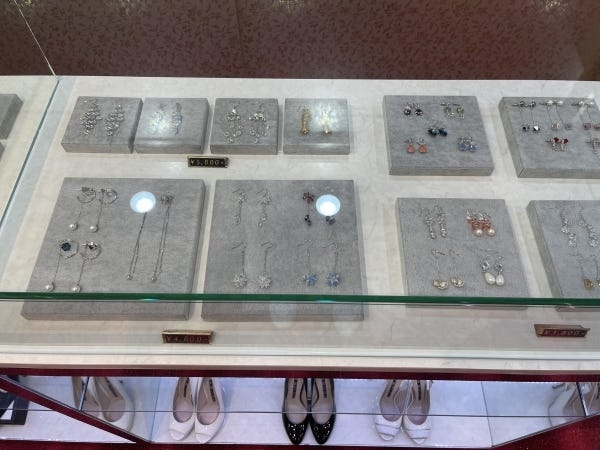 販売スタッフ・銀座で人気のドレスショップの接客