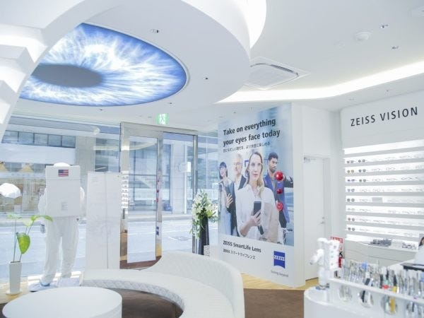ZEISS VISION CENTER 福岡店　内観