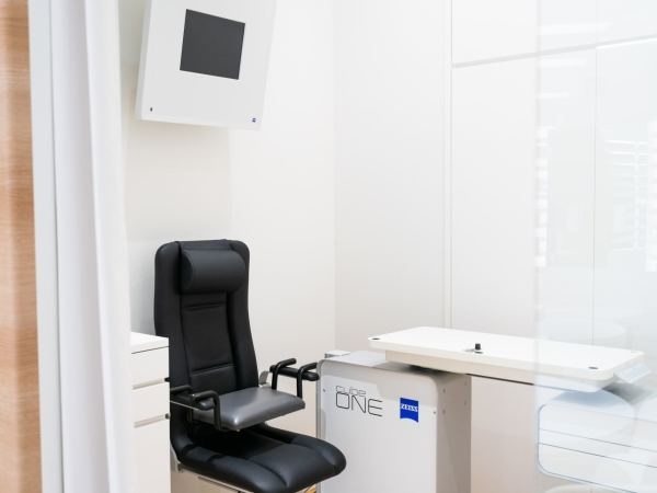 ドイツ式両眼視検査に必要不可欠なZEISS社製VISUSCREEN