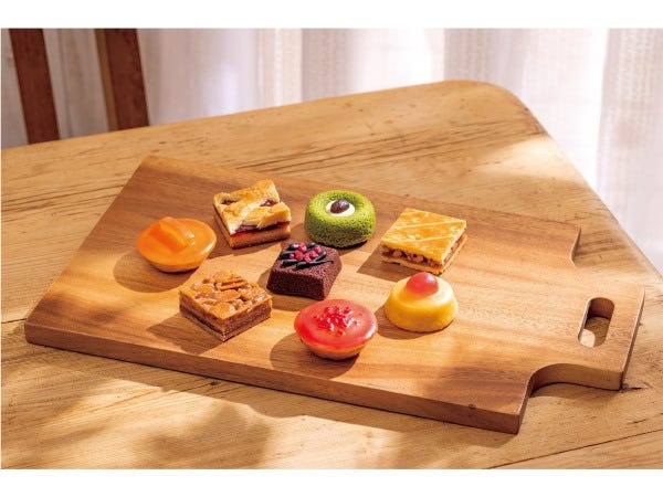 ジョリクールはミルフィユと並ぶベルンのもう一つの顔。一つ一つの素材の特徴を味わっていただける、見るからに愛らしいプチフールです。